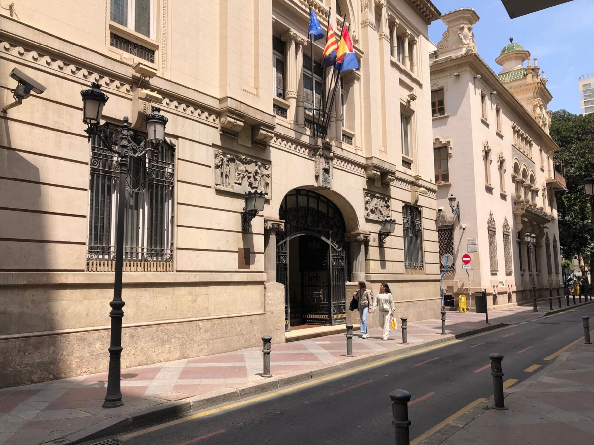 Suma muestra mucho interés por adquirir la sede histórica de la CAM de la calle San Fernando de Alicante
