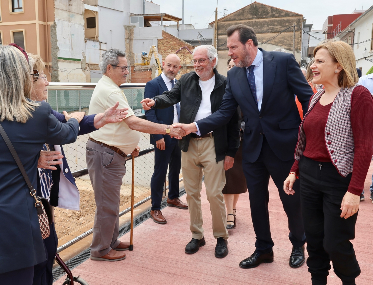 El ministro Puente hace una escapada a la zona Dana sin avisar a los medios
