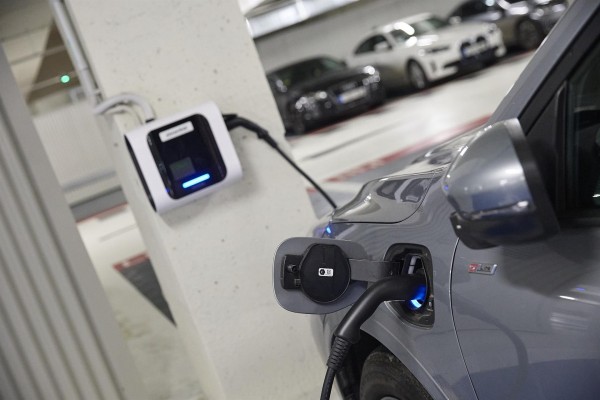 La venta de coches sigue imparable en la Región de Murcia: el 76% de los nuevos turismos son eléctricos o híbridos