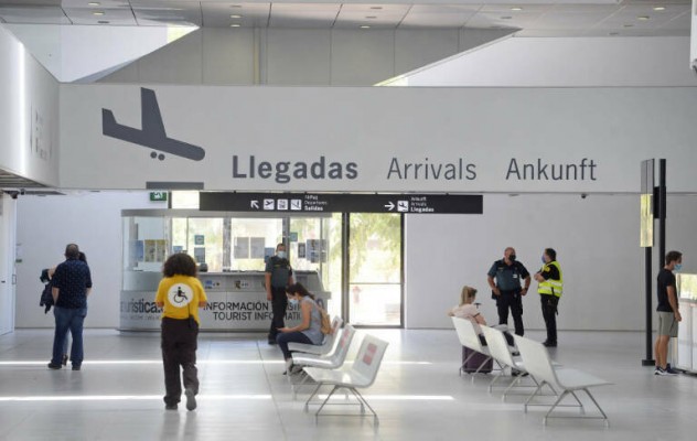Al PSOE no le salen las cuentas del aeropuerto: 300 millones para construirlo y con menos pasajeros que San Javier