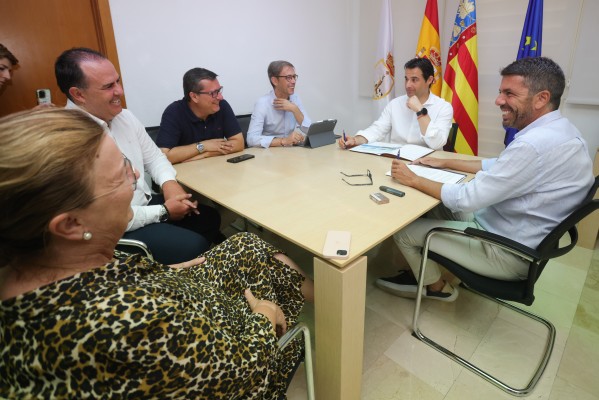 Mazón asegura que Torrevieja contará con 600 viviendas del Plan Vive tras la cesión de 4 parcelas