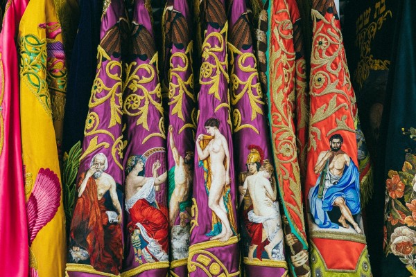 La Semana Santa de Lorca viaja por el mundo: dos creadoras murcianas firman un reportaje en una prestigiosa revista internacional