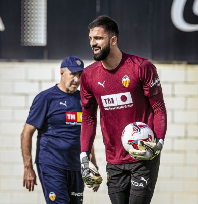 Mamardashvili completa su primer entrenamiento de pretemporada
