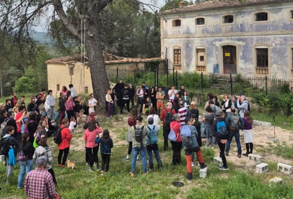 Más de 120 personas en la marcha informativa y de rechazo a la macrourbanización que se proyecta en Planes