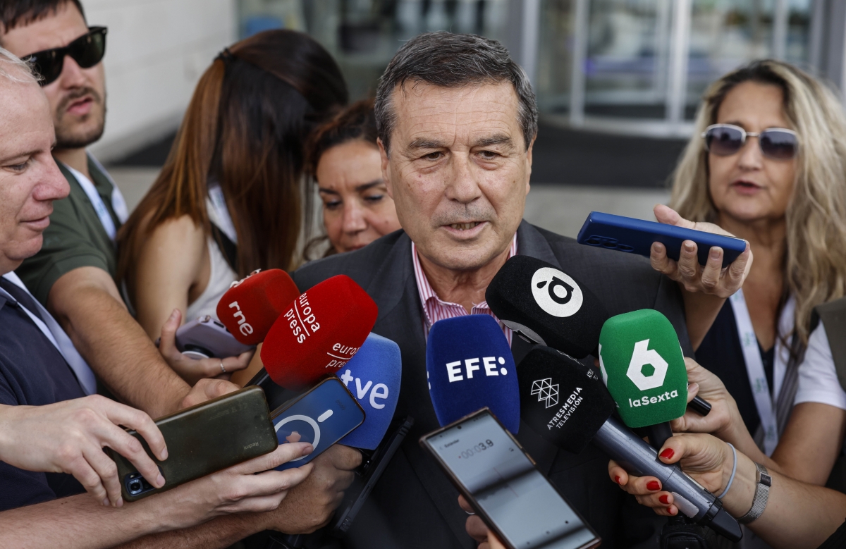 Gómez subraya que las 35 horas en la sanidad pública valenciana serán para 