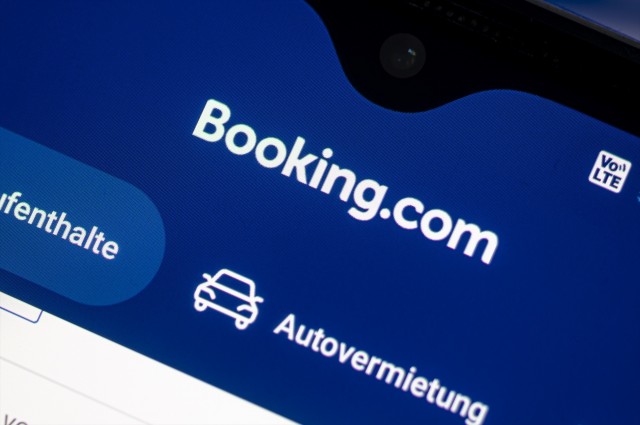 La CNMC multa a Booking con una sanción histórica de 413,2 millones por posición dominante