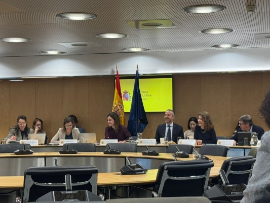 El Ministerio de Turismo avanza en la Estrategia España 2030 con la elaboración del Plan Bienal 2026-2027