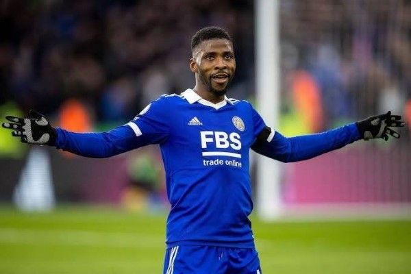 El delantero Iheanacho llega a Sevilla para firmar un contrato por dos temporadas