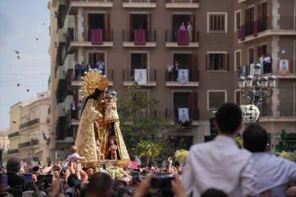 El Traslado de la Virgen de los Desamparados modifica su recorrido para evitar unas obras en la calle Micalet