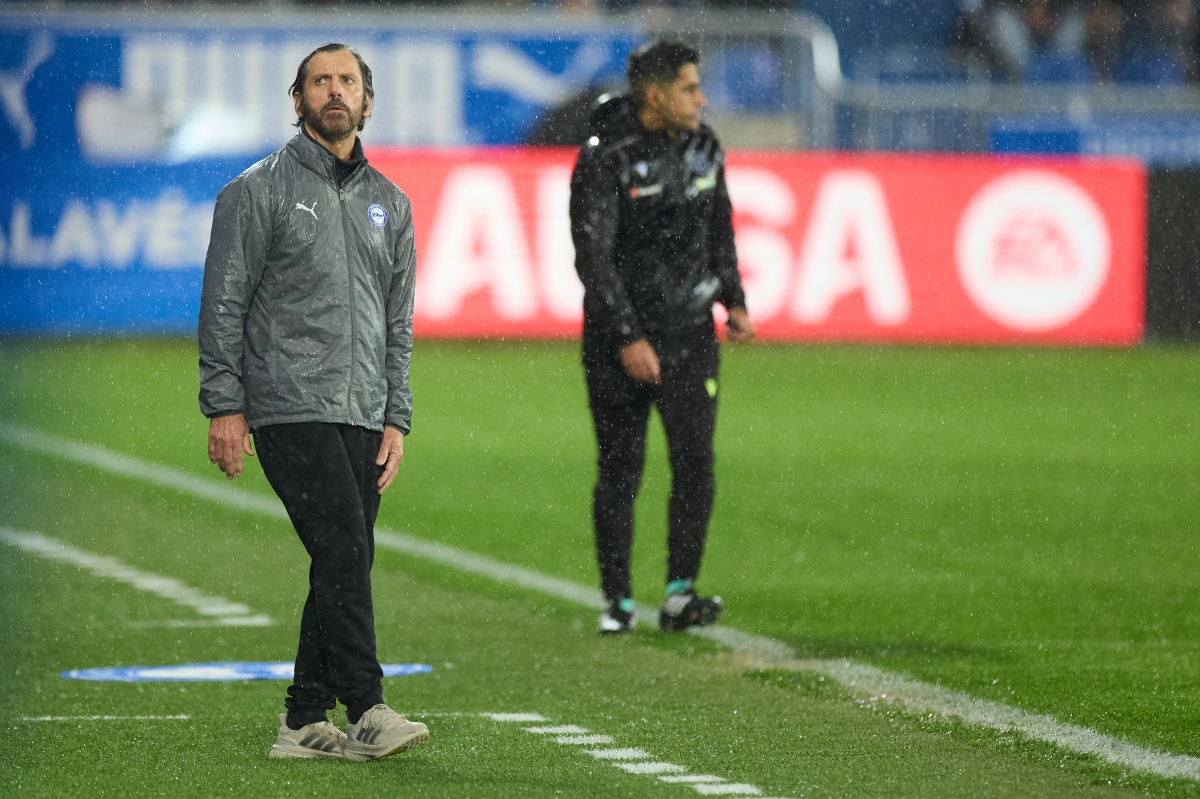 Quique  Sánchez-Flores en el transcurso del Deportivo Alavés-Villarreal CF