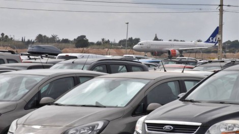 Elche actúa sobre dos campas de vehículos en Saladas y El Altet con alrededor de 500 coches 