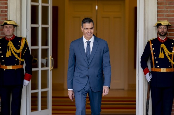 Sánchez reúne a Interior, Sanidad y Transportes para estudiar la acogida del MV Hondius en Canarias a petición de la OMS