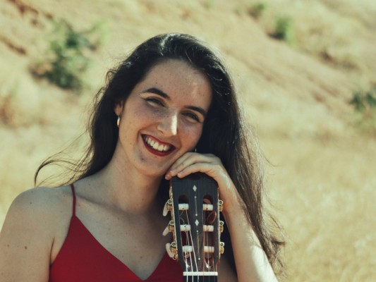 La guitarrista 'influencer' Teresa Giménez ofrece un concierto gratuito en Águilas por el centenario de Paco Rabal
