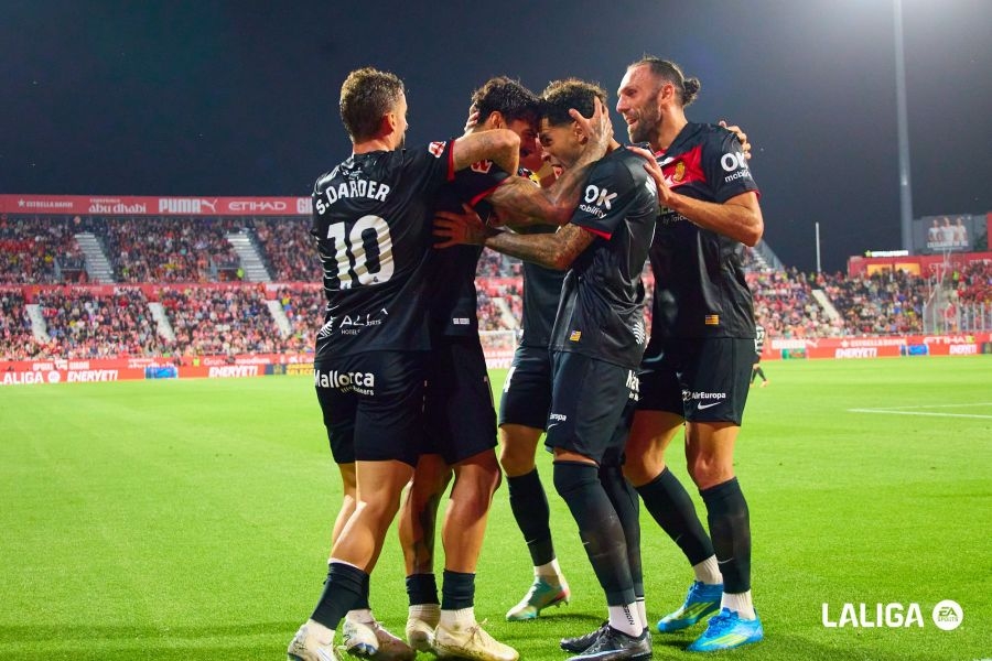 Jugadores del Mallorca celebran el gol en Montilivi.