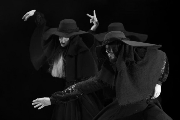 El espectáculo 'Emigradas' de la compañía Cienfuegos recala este domingo en el Teatre Arniches