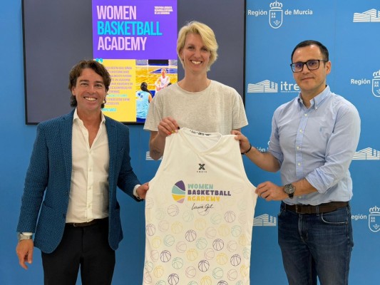 Laura Gil celebra su primer campus femenino en el CAR de Los Narejos 