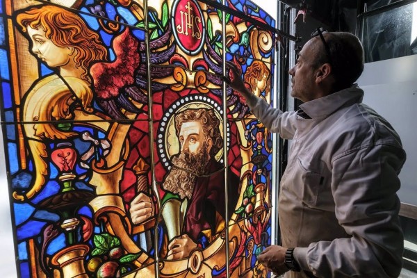 Las vidrieras de las Catedral recuperan su esplendor: regresan a Murcia restauradas