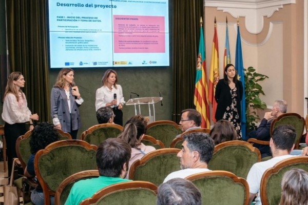 Otro paso en los oasis climáticos de patios escolares: Castelló presenta el equipo para el diseño 'a medida'