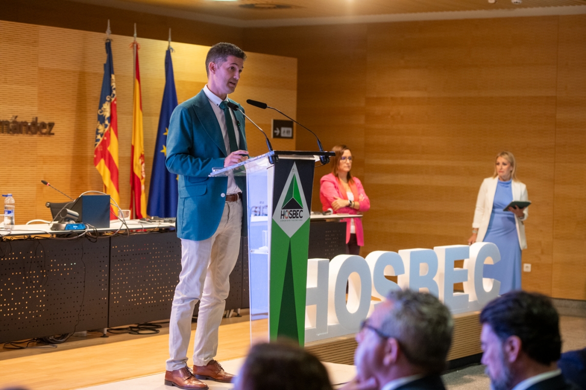 Asamblea de Hosbec en el aeropuerto Alicante-Elche en 2026, en imágenes