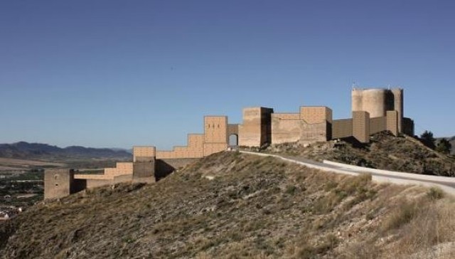 Jumilla sacará brillo a la historia del Castillo y da luz verde a las excavaciones arqueológicas en la muralla