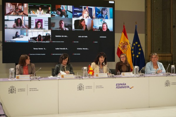 Igualdad y CCAA acuerdan el reparto de 142,5 millones en 2026 para la igualdad en los cuidados, 12,9 a la Comunitat