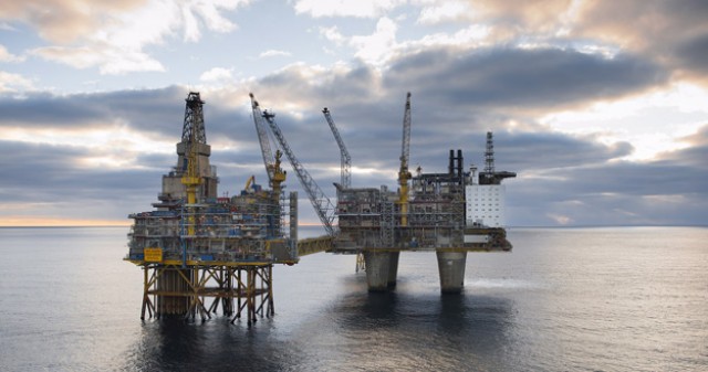 ACS se refuerza en la construcción de plataformas petrolíferas en el mar
