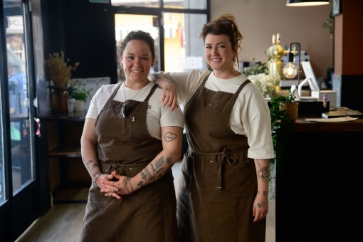 Rebel Kitchen: la pareja húngara que se enamoró de Valencia y cocina sin etiquetas desde el Cabanyal   