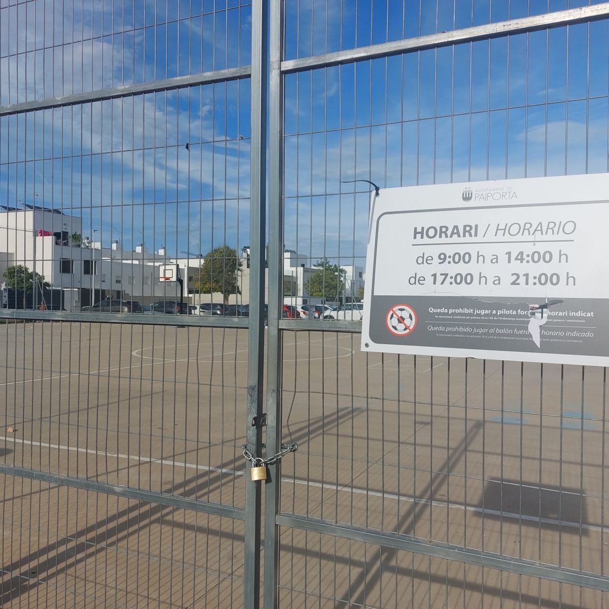 Más de 300 firmas para mantener el uso deportivo de las pistas del antiguo CEIP Rosa Serrano de Paiporta