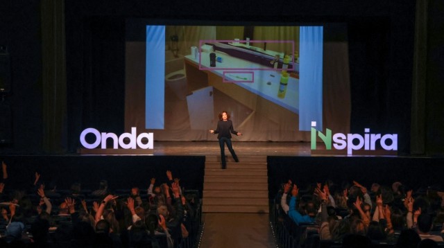 Juanma Iturriaga llena el Teatro Mónaco de Onda con una charla sobre trabajo en equipo y liderazgo