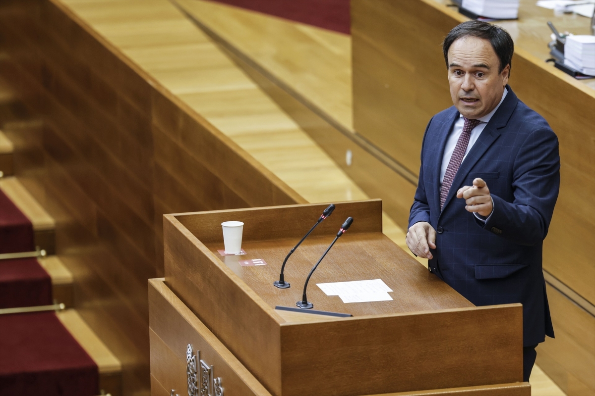 Llorca avisa que si los sindicatos “chantajean” con las evaluaciones, “no habrá negociación” para evitar la huelga educativa