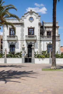El emblemático palacete Conde de Campillos recupera su esplendor a orillas del Mar Menor: una 'visita' a esta joya modernista de La Ribera