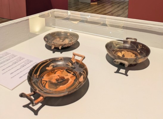 Así 'brindaban' los íberos, griegos y romanos: una exposición en el Arqueológico de Murcia muestra los ágapes de la Antigüedad