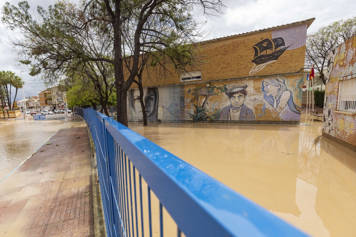 Suspenden las clases en los colegios en Los Alcázares, San Pedro y San Javier por las fuertes lluvias