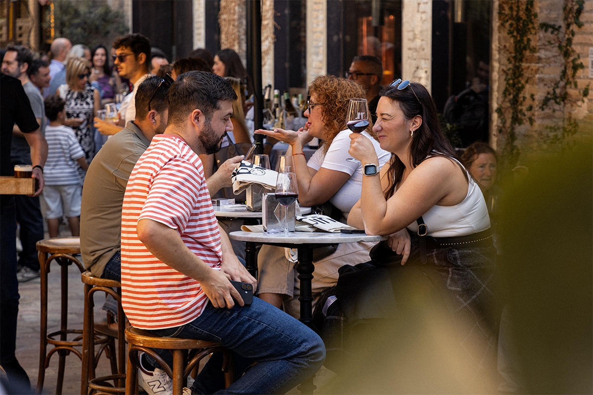 Copas, tapas y música en directo: el plan de URbanitas del vino para este sábado en Mercader