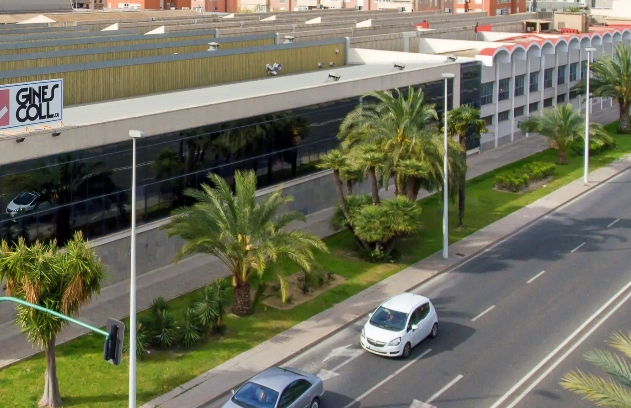 La histórica cartonera de Elche Gines Coll culmina su transición accionarial tres años tras su venta