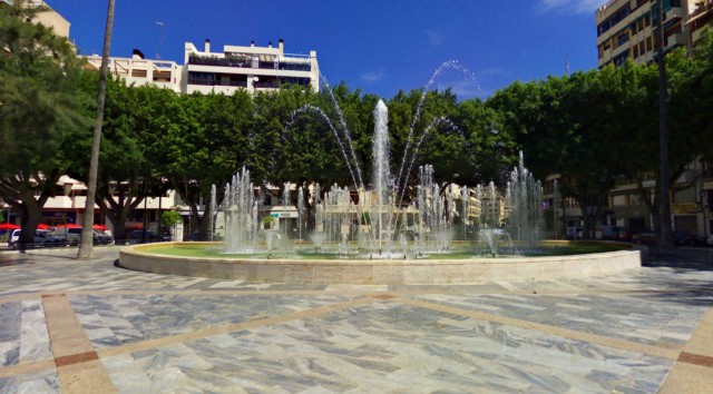 El PSOE de Orihuela asegura que Juventud llega tarde al contrato para el cine de verano