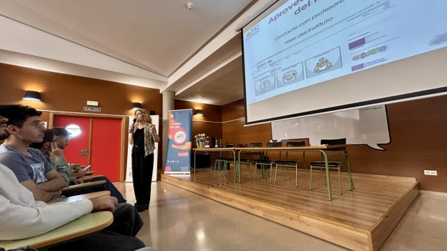 ATC orienta en una jornada a los estudiantes del IES Serra d'Espadà de Onda sobre el futuro laboral