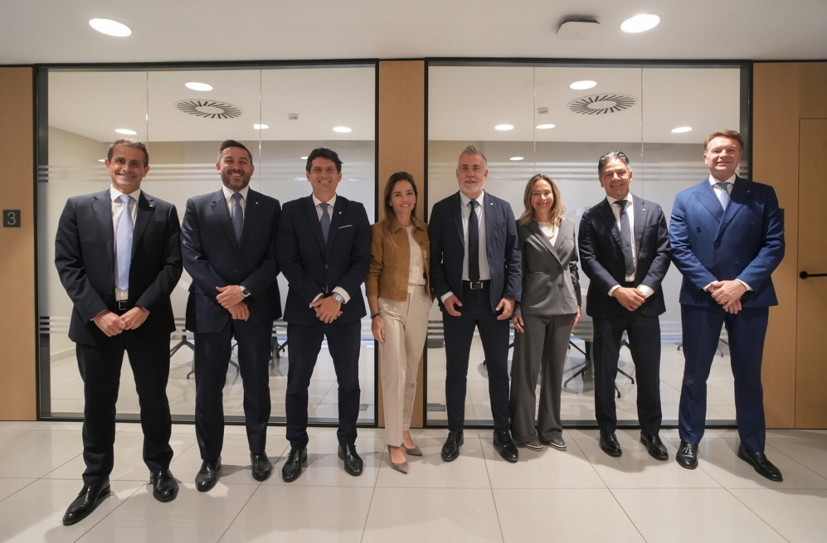 Profesionales de Banco Mediolanum en la family bankers’ office de València.