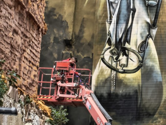 El arte urbano toma altura junto a la futura Casa Natal de Isaac Peral de Cartagena