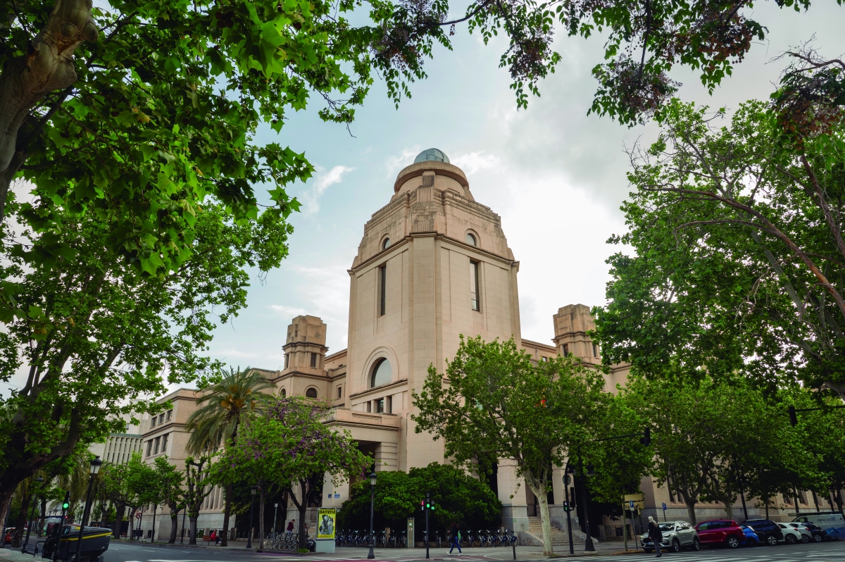 El edificio del rectorado está ubicado en Blasco Ibáñez.