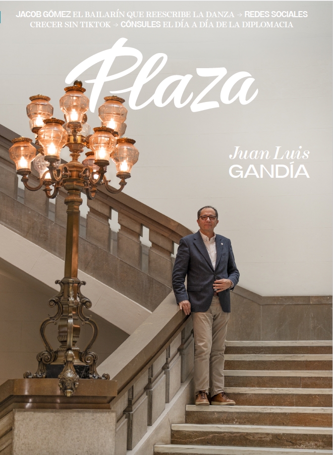Juan Luis Gandía (UV), portada de la revista Plaza de mayo