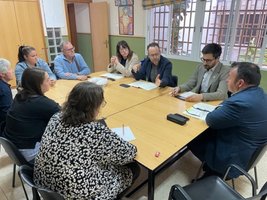 El PSOE de Elche se reúne con los vecinos de San Antón para informar del Plan Estatal de Vivienda