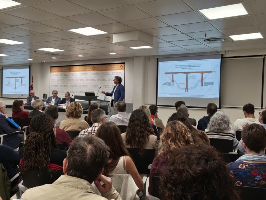 Manuel Hidalgo: “La IA amplía las desigualdades laborales en los empleos altamente cualificados y perjudica a los trabajadores junior”