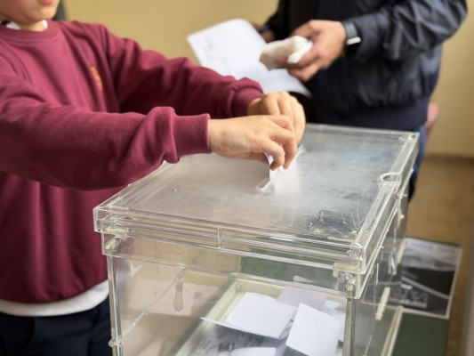 600 alumnos de Primaria eligen el nombre del nuevo IES de la Pobla de Vallbona