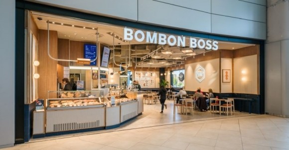 La oriolana Bombon Boss vuelve a abrir cafetería con nueva imagen en Narón, en A Coruña
