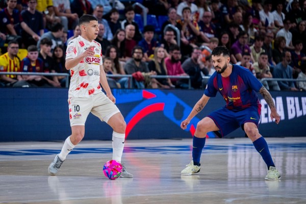 ElPozo se queda sin liderato en Primera al caer en el Palau pese a pelear con grandeza hasta el final
