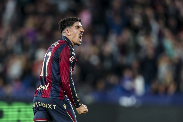El primer doblete de Víctor García, en la tercera remontada del Levante tras un 0-2
