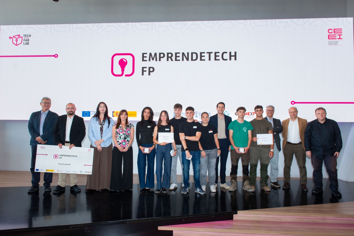 Innovación premia a alumnos del IES Vinalopó de Novelda por el desarrollo de un gemelo digital