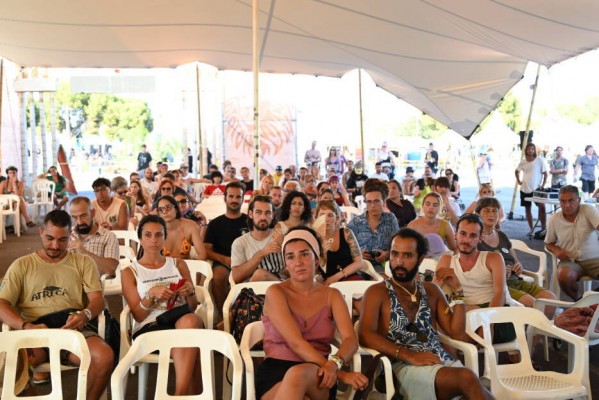El Rototom Sunsplash: música, ciencia y libertad de expresión con la pareja de Assange