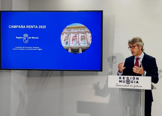 Hacienda incorpora ocho nuevos agentes para colaborar en la campaña de la Renta en la Región